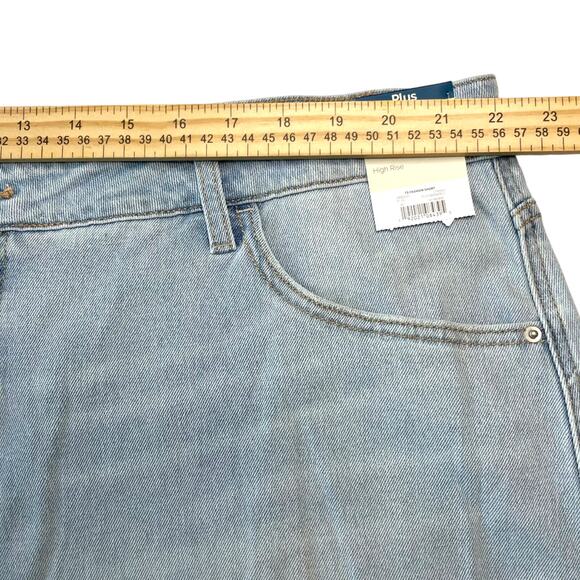 Terra & Sky Size 22W High Rise Light Wash Frayed Hem Side Silt Denim Jean Shorts - Picture 7 of 9
